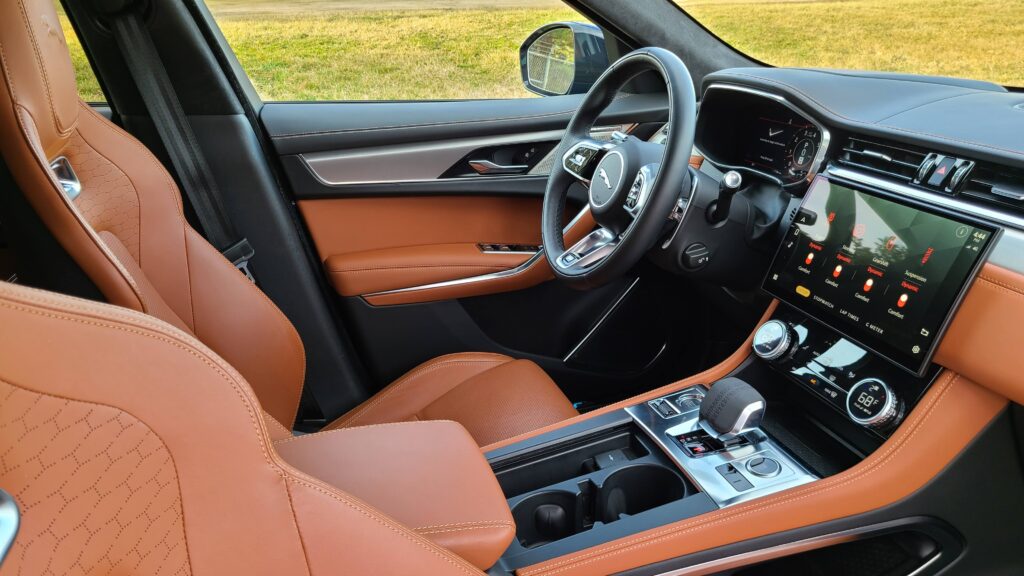 F-Pace R Dynamic S interior
