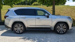 2022 lexus lx 600 side