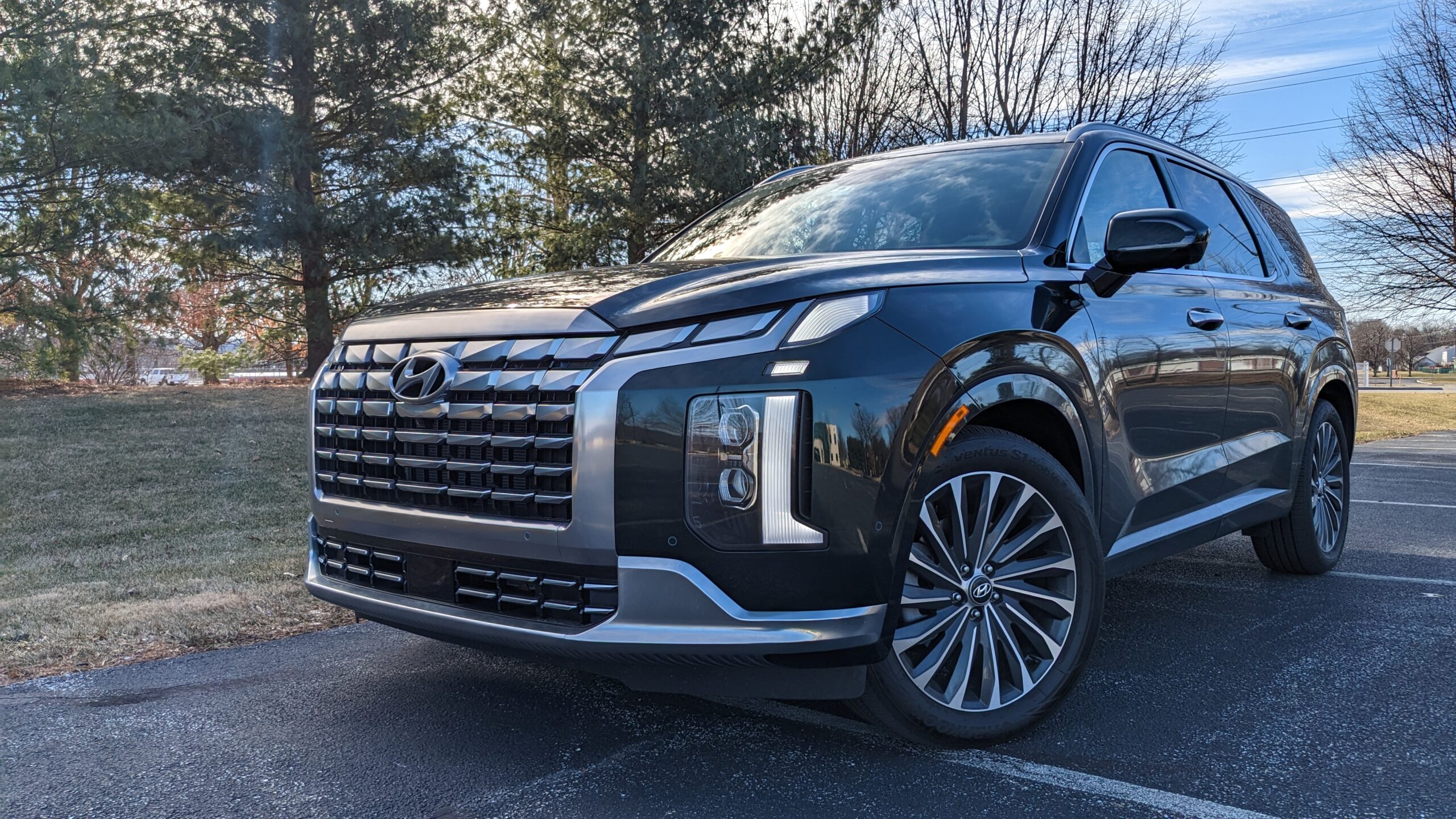 2023 Hyundai Palisade Calligraphy Pros and Cons Right Foot Down