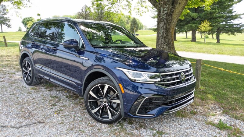 2024 Volkswagen Tiguan SEL Premium R-Line hero