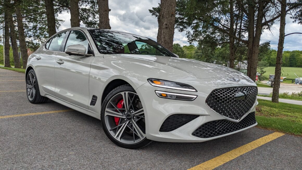 2024 Genesis G70 hero