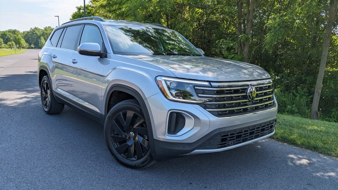 2024 Volkswagen Atlas SE hero