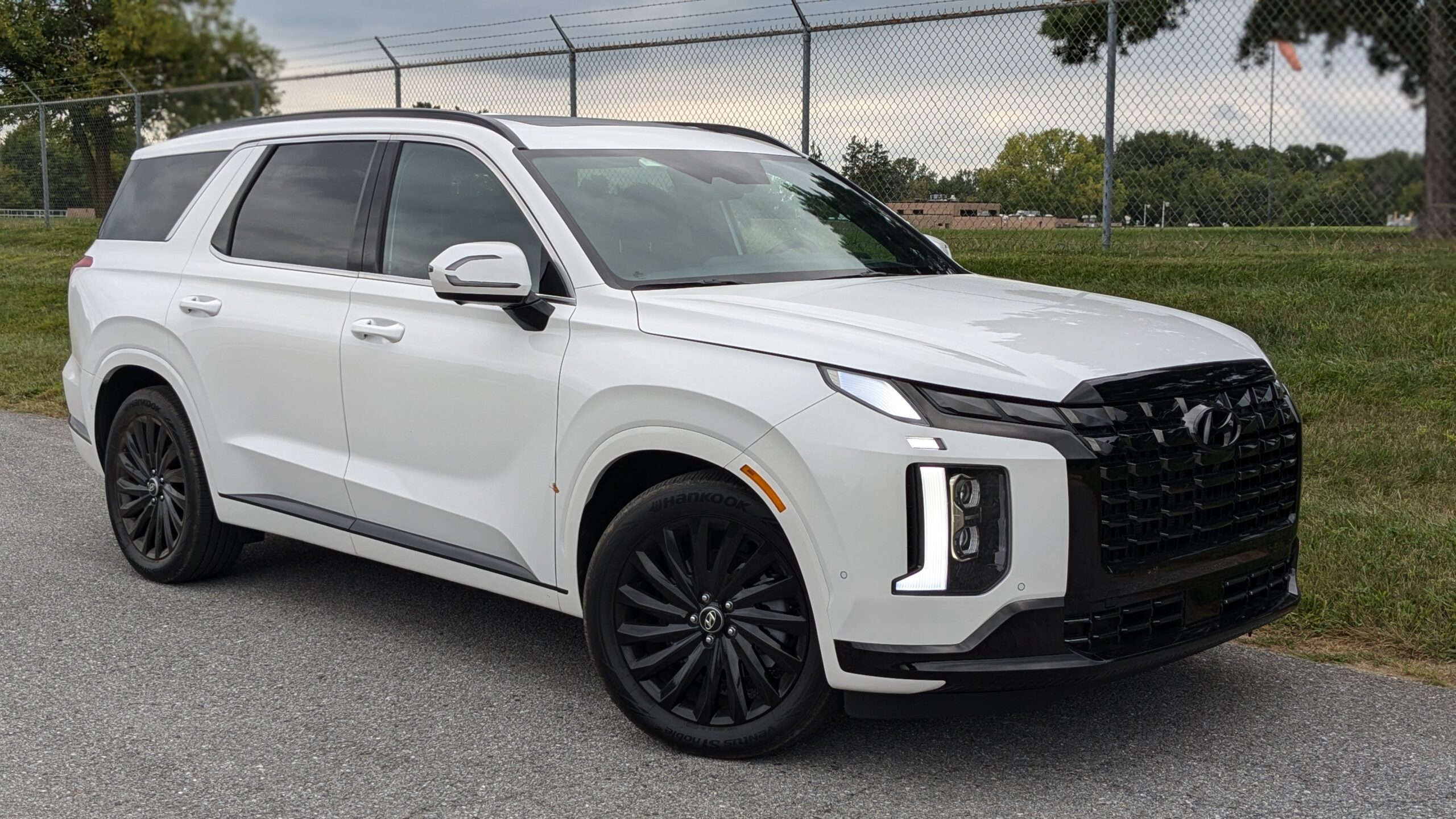 2024 Hyundai Palisade Calligraphy Night Edition Pros and Cons Right