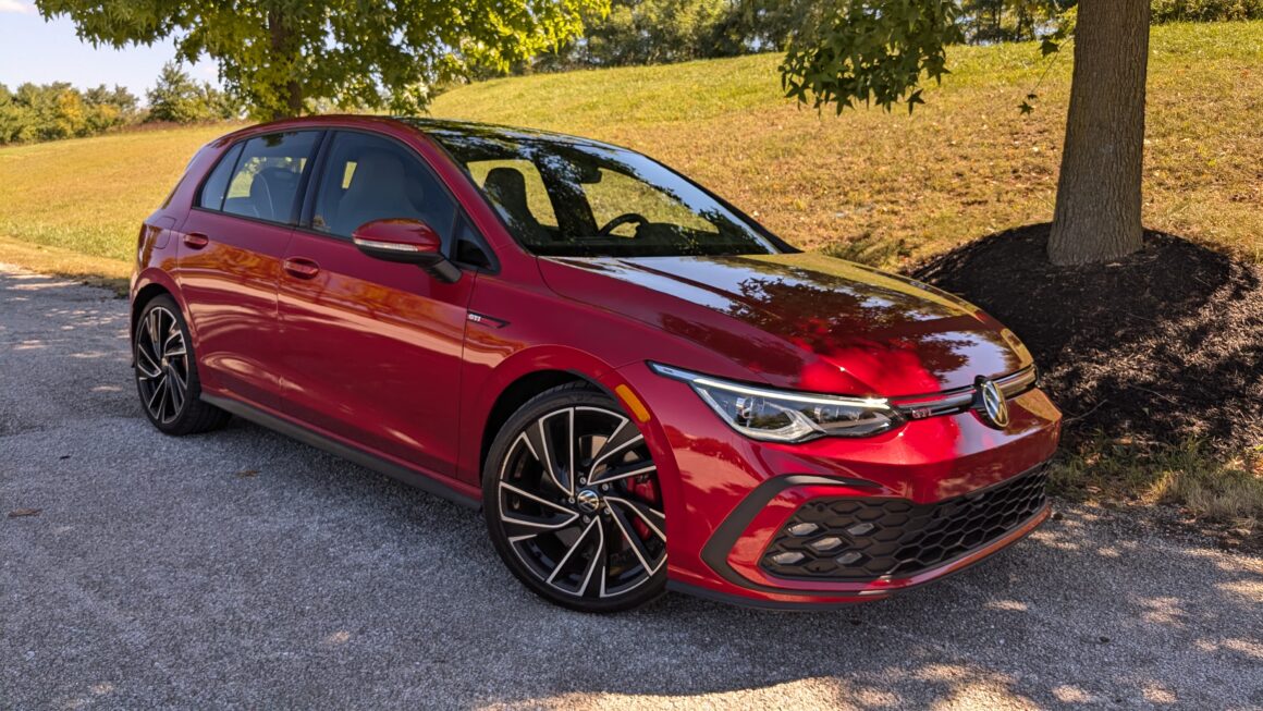 2024 Volkswagen Golf GTI 2.0T Autobahn hero