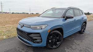 2026 Volkswagen Tiguan SE R-Line Black hero