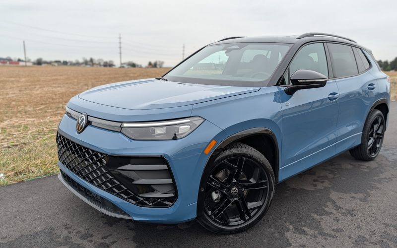 2026 Volkswagen Tiguan SE R-Line Black hero