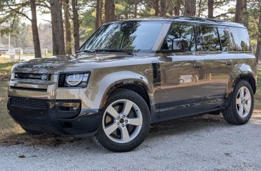 2026 Land Rover Defender 110 X-Dynamic SE hero